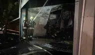 Başakşehir sanayi sitesinde gece saatlerinde tır yangını paniği