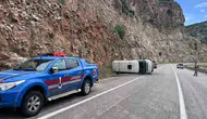 Kilis yolunda minibüs devrildi
