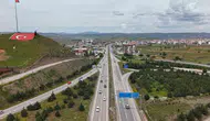 Kilit kavşakta bayram trafiği havadan görüntülendi