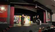 Salihli liselilerden tiyatro sahnesinde unutulmaz performans