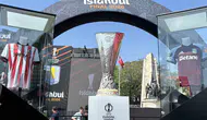Avrupa Ligi kupası Beşiktaş Meydanı’nda taraftarlarla buluştu