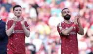 Liverpool efsaneleri Anfield çimlerine veda etti