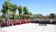 İnegöl gençleri 19 Mayıs coşkusunu meydanlara taşıdı