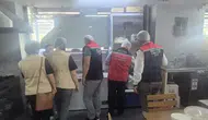 Aydın yolundaki çöp şişçilere ani hijyen baskını