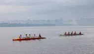 Küçükçekmece Gölü üniversiteli kürekçilere sahne oldu