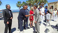 Çeşme bayramlaşmasında kale surları altında buluştu