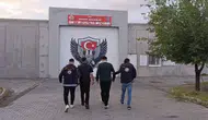 Sınırda yakalanan iki firari cezaevine gönderildi