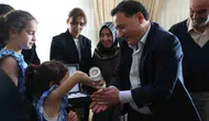 Vali Çiçek bayramda şehit evlerinin kapısını çaldı