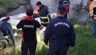 Bolu’da dere suları yükselince traktör üzerinde mahsur kaldı