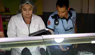 Kuşadası pazarında bayram öncesi hijyen ve gramaj denetimi