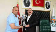 Eskişehir Masterlar şampiyonluk kupasını İnönü Belediye Başkanı’na getirdi