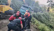 Rize’de hafriyat kamyonu uçuruma yuvarlandı Bir sürücü hayatını kaybetti