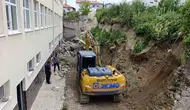 Manisa Selendi'de yıkılan okul duvarı için inşaat başladı