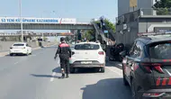 Avcılar'da trafikte motosikletli sürücü bariyerlere sıkıştı