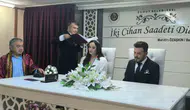 Polis çift nikaha ekip otosuyla giderek unutulmaz bir anı bıraktı