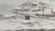 Van'da mevsimler karıştı Mayıs ayında lapa lapa kar yağışı