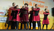 Alanya sokakları dört gün boyunca dünya danslarıyla renklendi