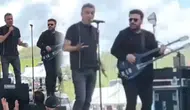 Haluk Levent konser sırasında rahatsızlandı! "Yaklaşık 10 dakikadır