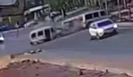 Yüksekova’da zincirleme kaza anı güvenlik kamerasına yansıdı
