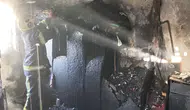 Denizli’de apartman çatısını alevler teslim aldı
