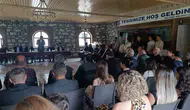 Selendi sakinleri bayram sabahı parkta bir araya geldi