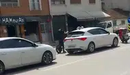 İnegöl trafiğinde yol verme gerginliği Sürücüler birbirinin üzerine yürüdü