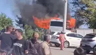Şanlıurfa’da ziyaretçi otobüsü otoparkta küle döndü
