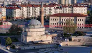Sivaslılarla bayramlaşan öğrencilerden renkli görüntüler
