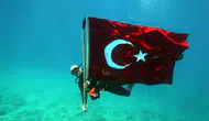 Dalgıçlar 19 Mayıs coşkusunu Fethiye’nin derinliklerinde yaşadı