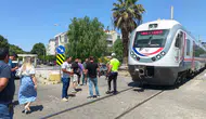 İzmir Selçukta hemzemin geçitte tren kazası