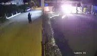 Kuşadası'nda dehşet anları Otomobili benzin döküp ateşe verdiler