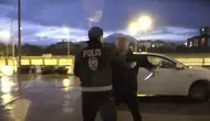 Isparta'da alkol testinden kaçamadı, arkadaşı kameraya saldırdı