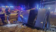 Bandırma'da kavşakta kaza Bir kişi araçta sıkıştı
