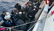 Çeşme açıklarında durdurulan botta 39 göçmen yakalandı