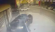 İzmit'te kontrolden çıkan otomobil iş yerine girdi