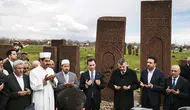 Bakan Çiftçi Ahlat’ta tarihi mezarlığı inceledi