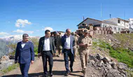 Hakkari’de bayram mesaisi sahada geçiyor