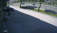İnegöl yolunda tehlikeli anlar Kamyonetten yola ağır kafes düştü