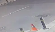 Şişli'de motosiklet yayaya çarptı O anlar kameraya yansıdı