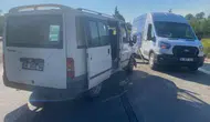 İnegöl yolunda iki minibüs kafa kafaya çarpıştı