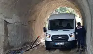 İslahiye'de sel suları aileyi minibüste hapsetti
