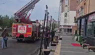 Kars'ta şiddetli fırtına apartman çatısını uçurdu