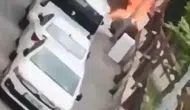 Beyoğlu sokaklarında korkutan otomobil yangını