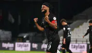Manisa FK golcüsü Diony ile masaya oturuyor