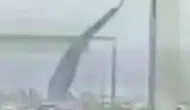 Gebze’de yola sarkan afiş motosikletliyi yere serdi