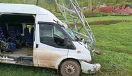 Şemdinli yolunda minibüs kaza yaptı 11 kişi hastanelik oldu