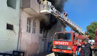 Yalvaçta ahşap evde mahsur kalan 6 kişi itfaiye merdiveniyle kurtarıldı