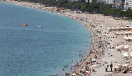 Antalya sahilleri 19 Mayıs tatiliyle doldu taştı
