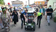 Kocaeli polisi minik Halime için bayramı eve getirdi