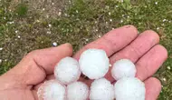 Sivas'ta dolu yağışı bahçeleri vurdu